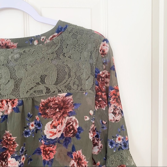 torrid Green Floral Print Chiffon Lace Inset Top Size M/L Boho Winter - Picture 9 of 10